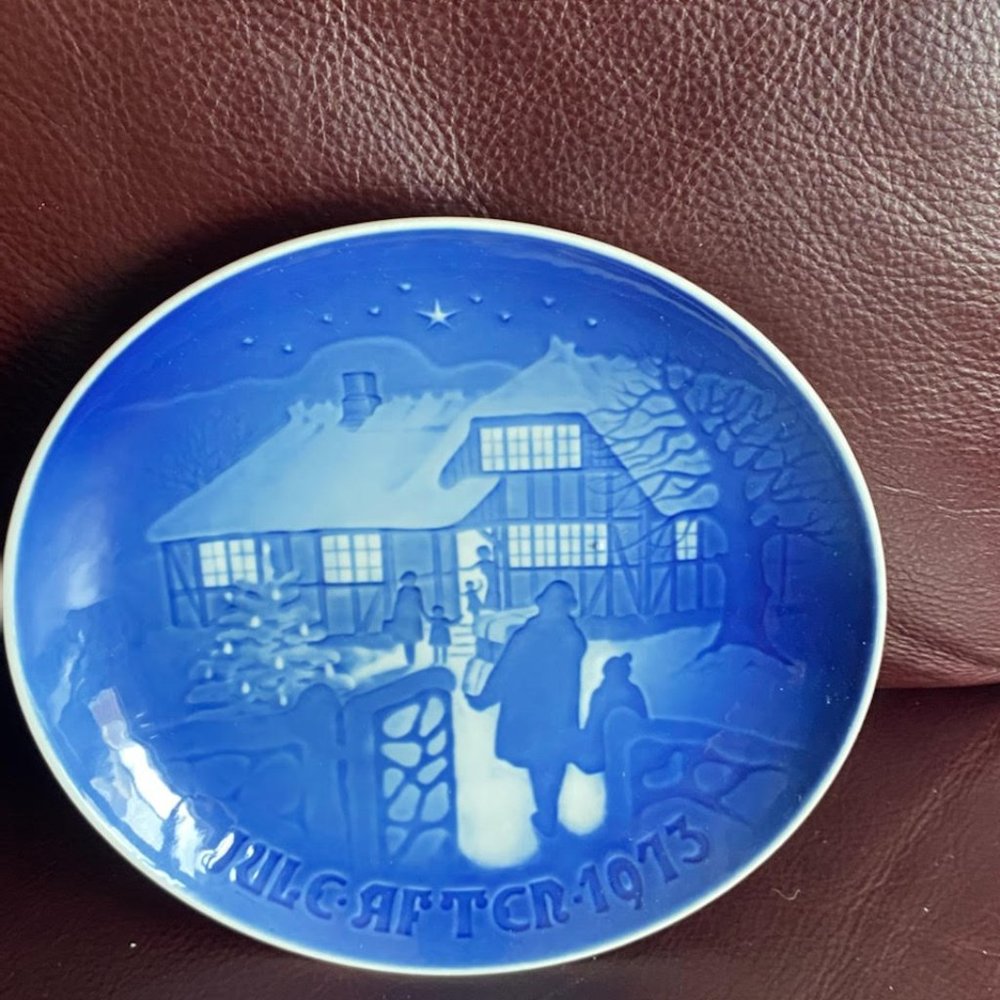 ROYAL  COPENHAGEN  1973  CHRISTMAS   PLATE